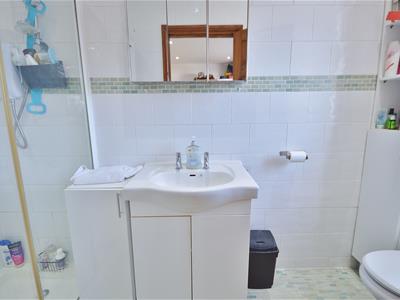 EN-SUITE SHOWER ROOM